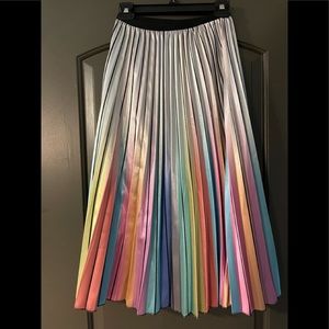 Mid length pleated skirt